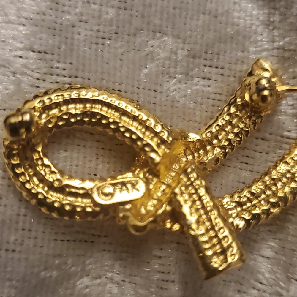 Vintage Signed AK ANNE KLEIN Classic Gold Tone TWIST Knot Ribbon Brooch Pin
